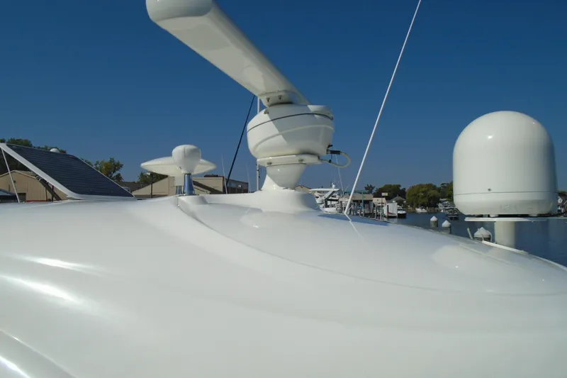 Slide: The Image of 2007 Sea Ray 40 Sundancer radar and satellite equipment on deck, clear blue sky background. - 4