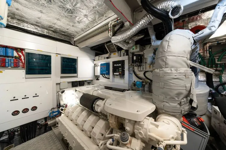 Slide: The Image of 2020 Sunseeker 76 Yacht - Image 100 - 100