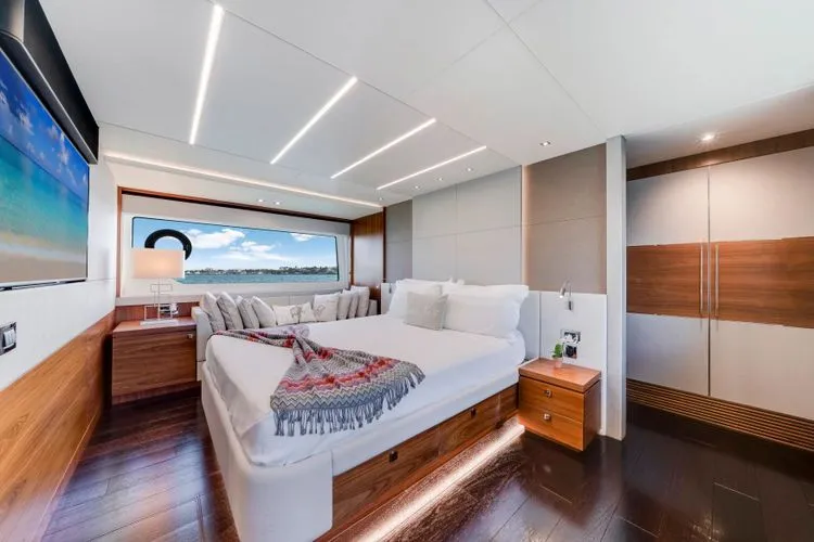 Slide: The Image of 2020 Sunseeker 76 Yacht - Image 46 - 46