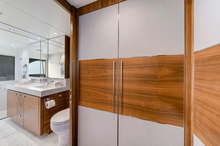 Slide: The Image of 2020 Sunseeker 76 Yacht - Image 51 - 51