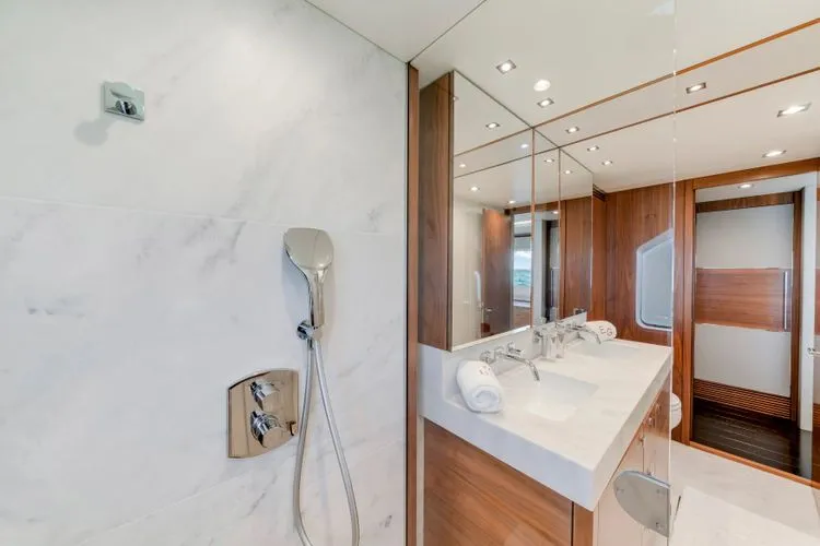 Slide: The Image of 2020 Sunseeker 76 Yacht - Image 55 - 55