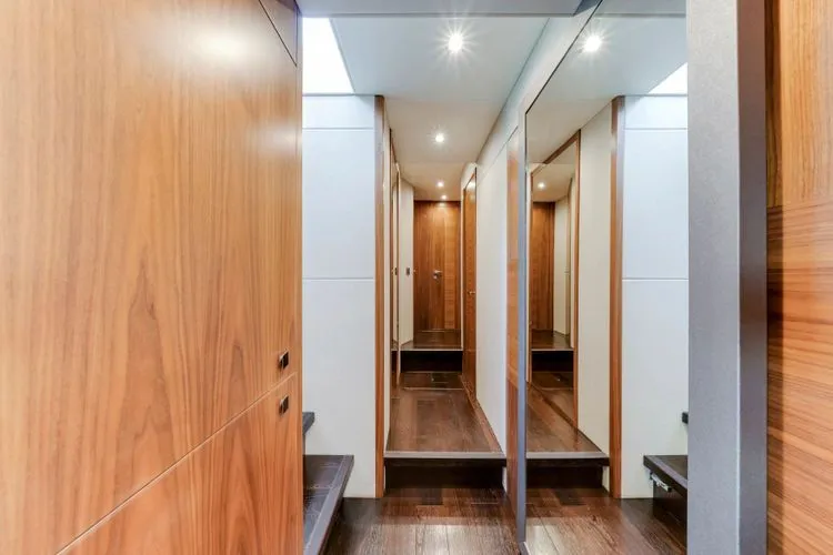 Slide: The Image of 2020 Sunseeker 76 Yacht - Image 68 - 68