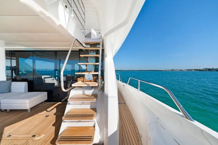 Slide: The Image of 2020 Sunseeker 76 Yacht - Image 72 - 72