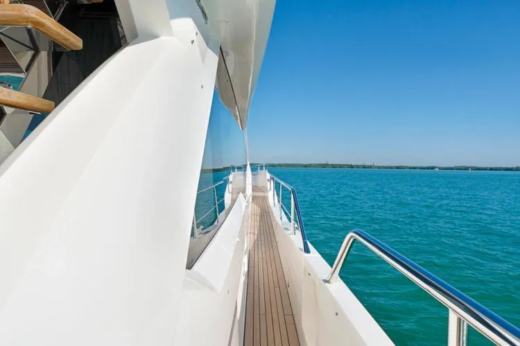 Slide: The Image of 2020 Sunseeker 76 Yacht - Image 73 - 73