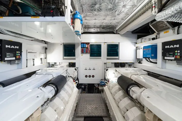 Slide: The Image of 2020 Sunseeker 76 Yacht - Image 97 - 97