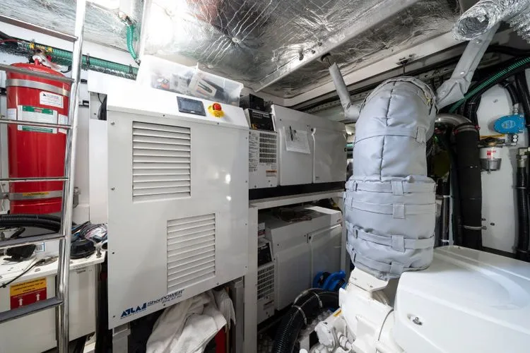 Slide: The Image of 2020 Sunseeker 76 Yacht - Image 99 - 99