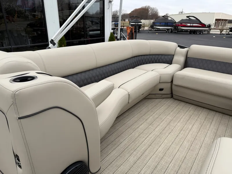 Slide: The Image of Barletta L25UC 2019 - 19