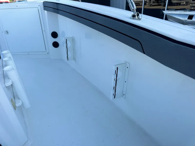 Slide: The Image of Yamaha 210 FSH DLX 2018 - 17