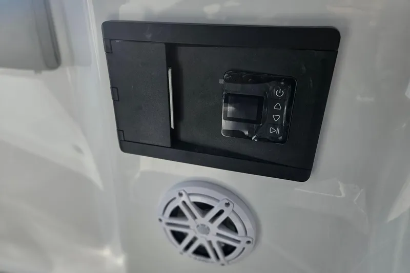 Slide: The Image of Control panel and speaker on 2026 Monterey Elite 27 OB boat. - 16