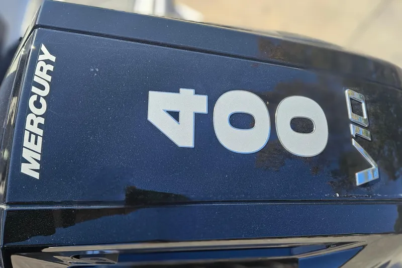 Slide: The Image of Mercury 400 V10 outboard engine on 2026 Monterey Elite 27 OB boat. - 5