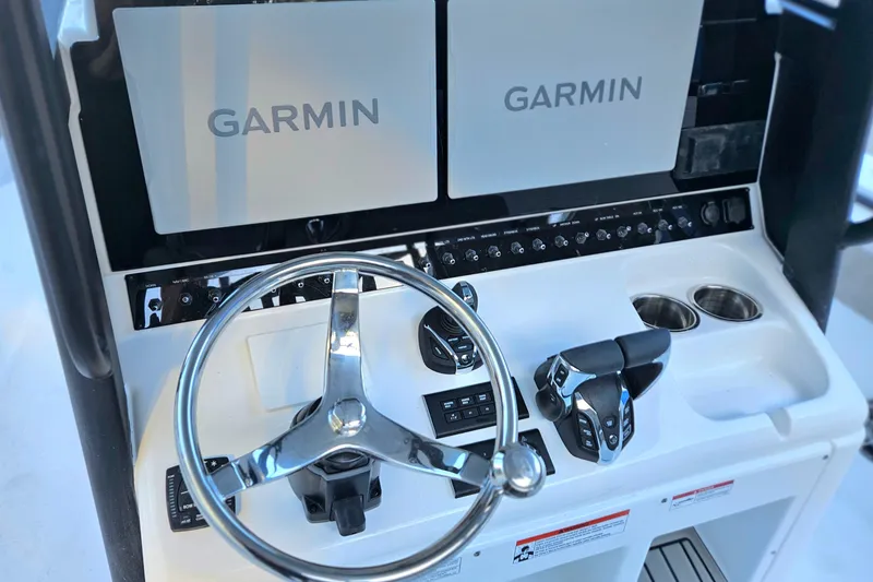 Slide: The Image of Steering console of 2026 Sea Hunt Ultra 285 SE with Garmin displays. - 14