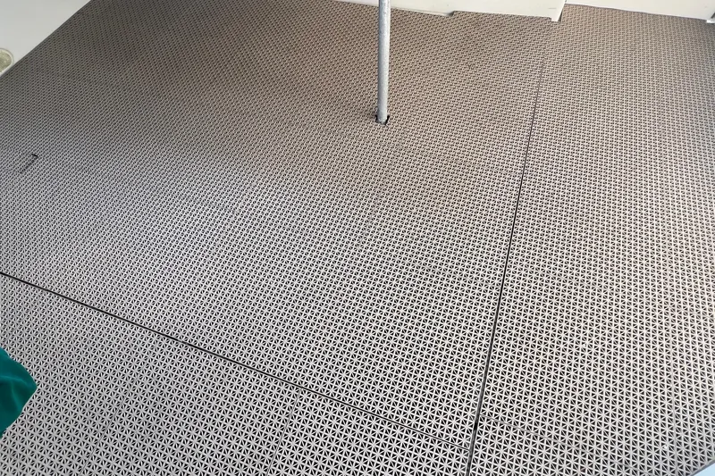 Slide: The Image of Non-slip deck flooring on a 2000 Monterey 302 Cruiser boat. - 22