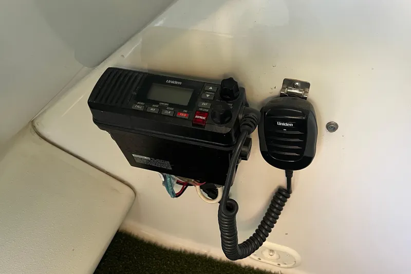 Slide: The Image of Uniden marine radio installed on a 2000 Monterey 302 Cruiser boat. - 41