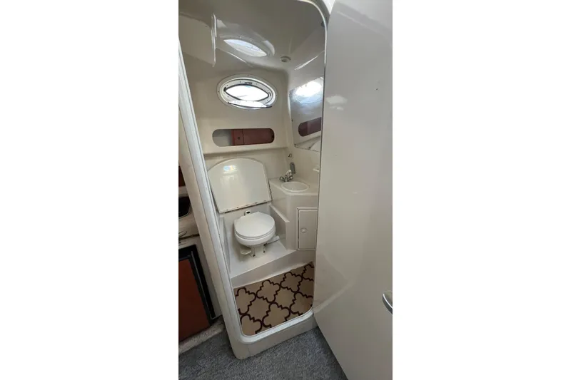 Slide: The Image of Bathroom interior of 2000 Monterey 302 Cruiser with toilet and sink. - 44