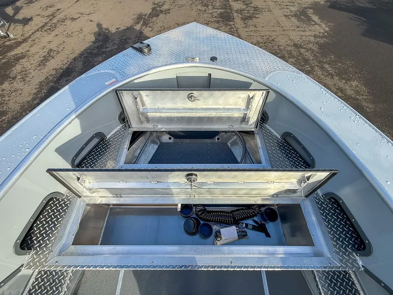 Slide: The Image of Hewescraft 220 Pioneer 2026 - 10