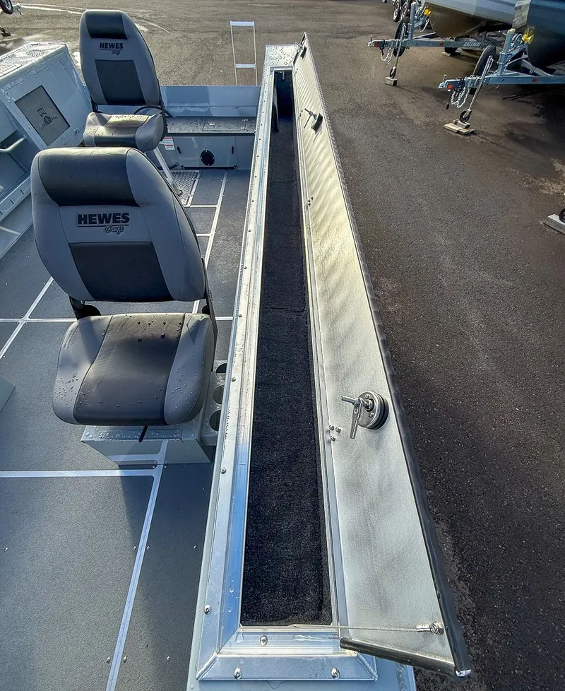 Slide: The Image of Hewescraft 220 Pioneer 2026 - 13