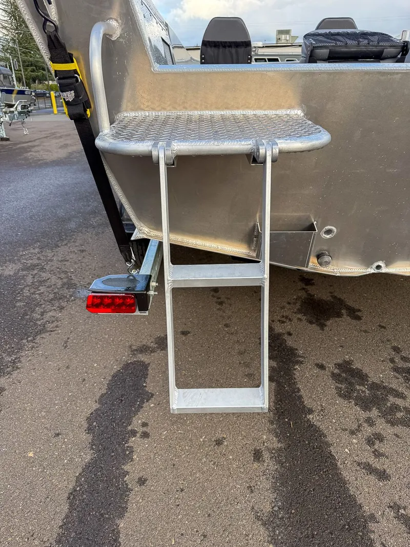 Slide: The Image of Hewescraft 220 Pioneer 2026 - 23