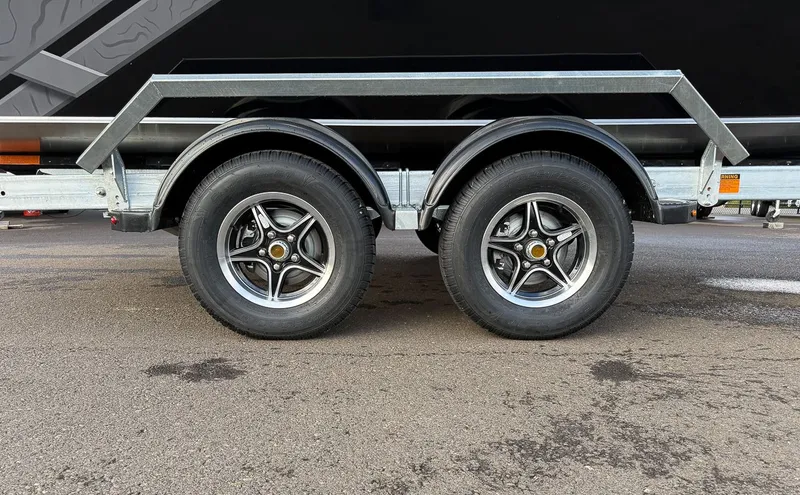 Slide: The Image of Hewescraft 220 Pioneer 2026 - 25