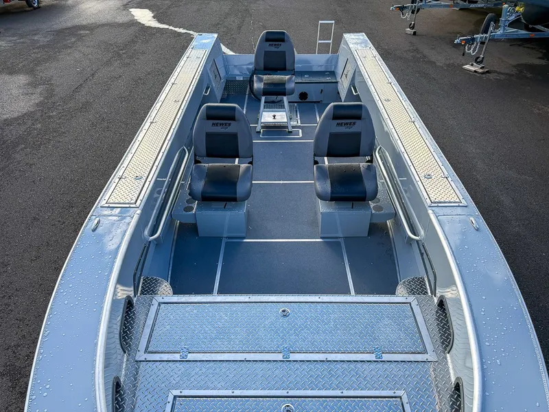 Slide: The Image of Hewescraft 220 Pioneer 2026 - 8