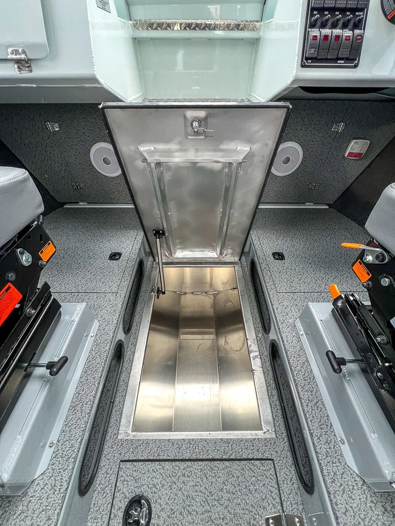 Slide: The Image of Hewescraft 250 Alaskan 2024 - 12