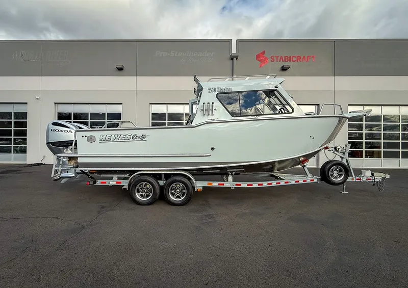 Slide: The Image of Hewescraft 250 Alaskan 2024 - 2