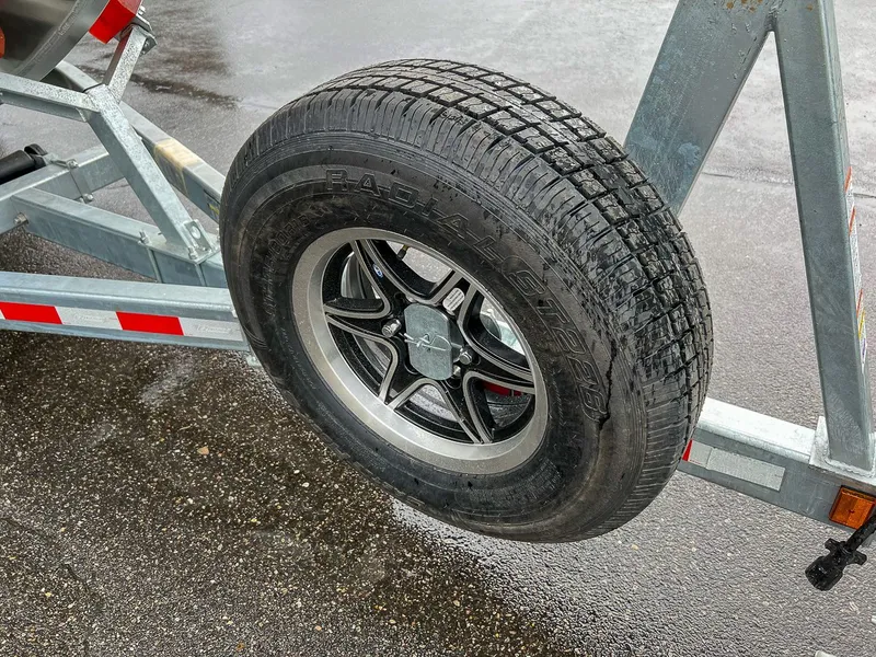 Slide: The Image of Hewescraft 250 Alaskan 2024 - 25