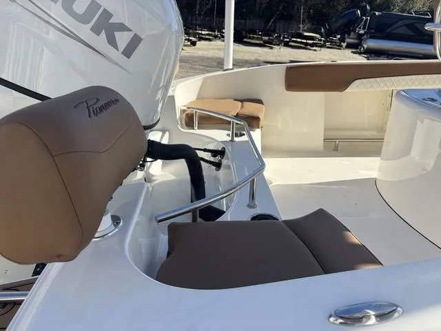 Slide: The Image of Pioneer 202 Sportfish 2026 - 12