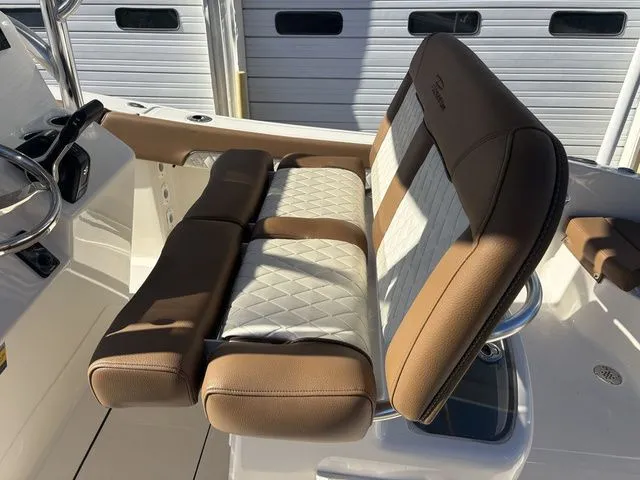 Slide: The Image of Pioneer 202 Sportfish 2026 - 16