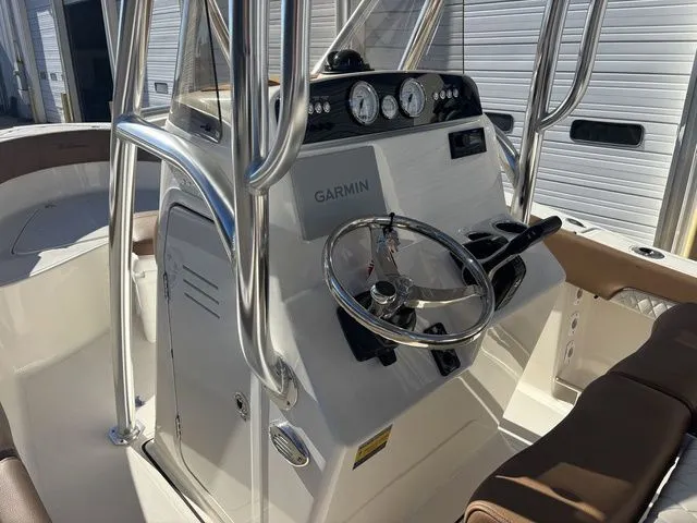 Slide: The Image of Pioneer 202 Sportfish 2026 - 17