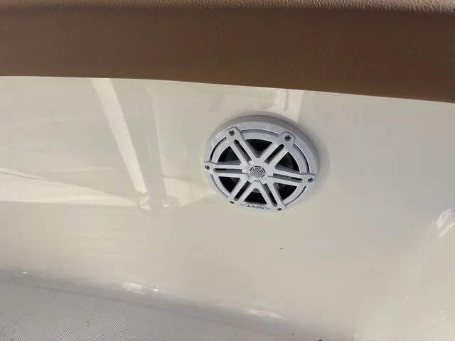 Slide: The Image of Pioneer 202 Sportfish 2026 - 36