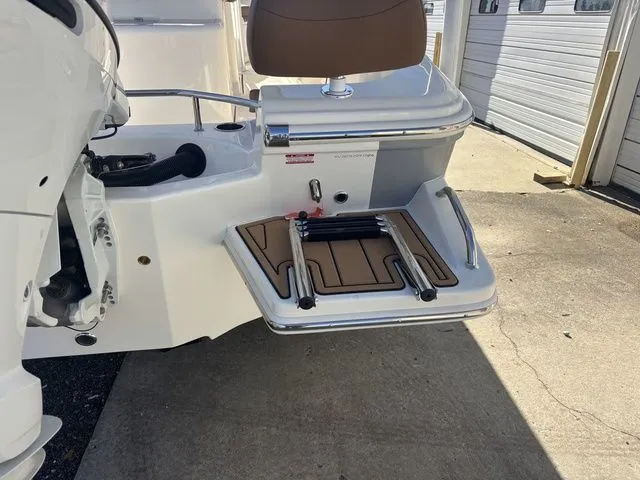 Slide: The Image of Pioneer 202 Sportfish 2026 - 8