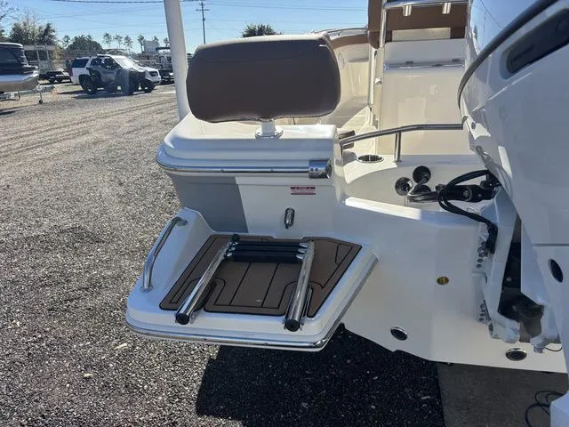 Slide: The Image of Pioneer 202 Sportfish 2026 - 9