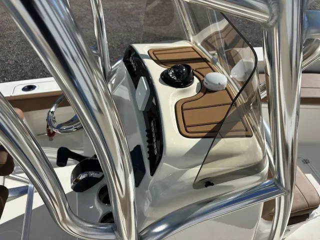 Slide: The Image of Pioneer 220 Bay Sport 2026 - 14