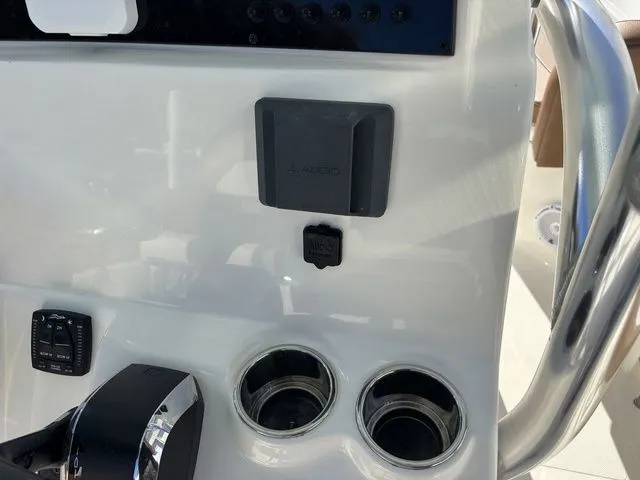 Slide: The Image of Pioneer 220 Bay Sport 2026 - 21