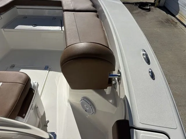 Slide: The Image of Pioneer 220 Bay Sport 2026 - 23