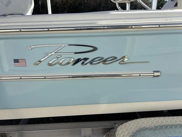 Slide: The Image of Pioneer 220 Bay Sport 2026 - 5