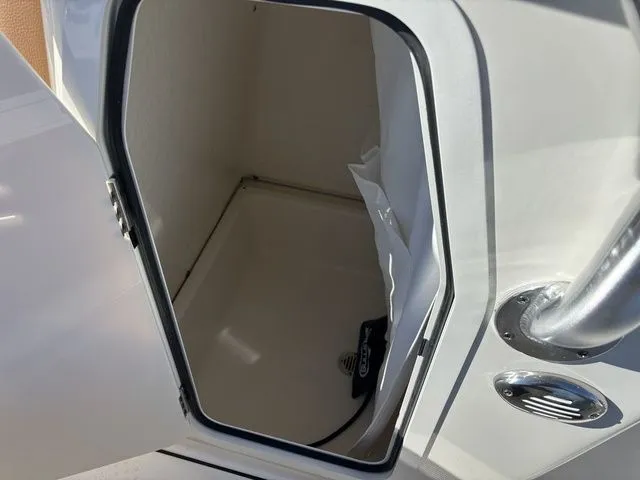 Slide: The Image of Pioneer 220 Bay Sport 2026 - 8