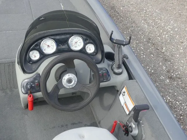 Slide: The Image of Tracker Pro Team 175 TF 2016 - 17