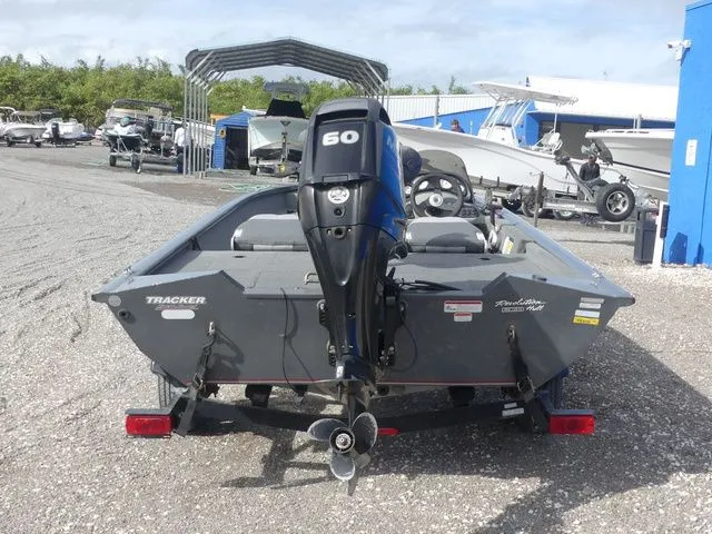 Slide: The Image of Tracker Pro Team 175 TF 2016 - 5