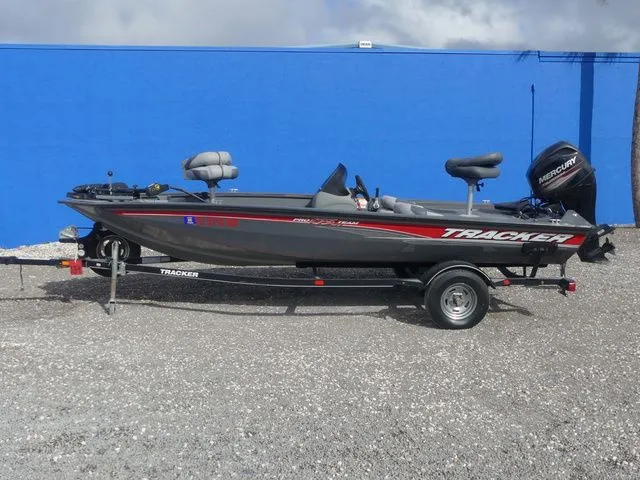 Slide: The Image of Tracker Pro Team 175 TF 2016 - 7