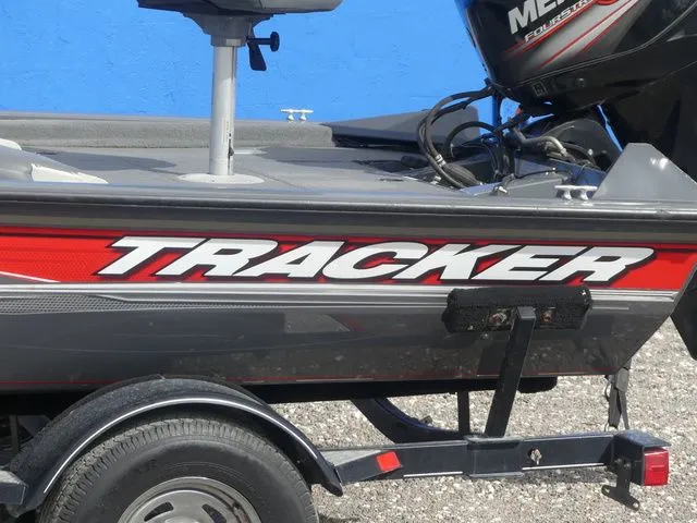 Slide: The Image of Tracker Pro Team 175 TF 2016 - 8