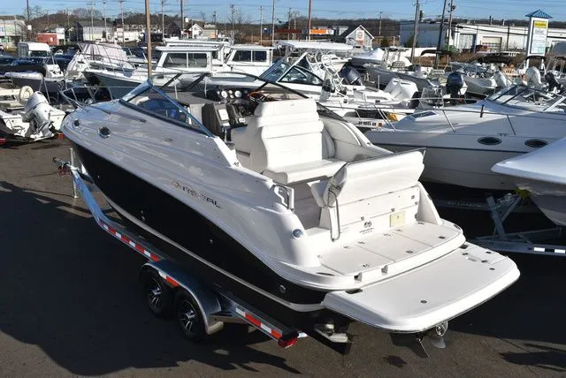 Slide: The Image of Regal 2655 Commodore Express 2010 - 18