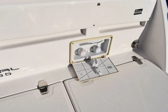 Slide: The Image of Regal 2655 Commodore Express 2010 - 21