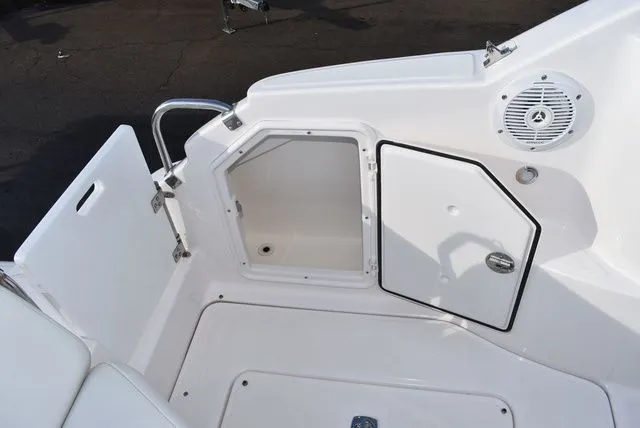 Slide: The Image of Regal 2655 Commodore Express 2010 - 31