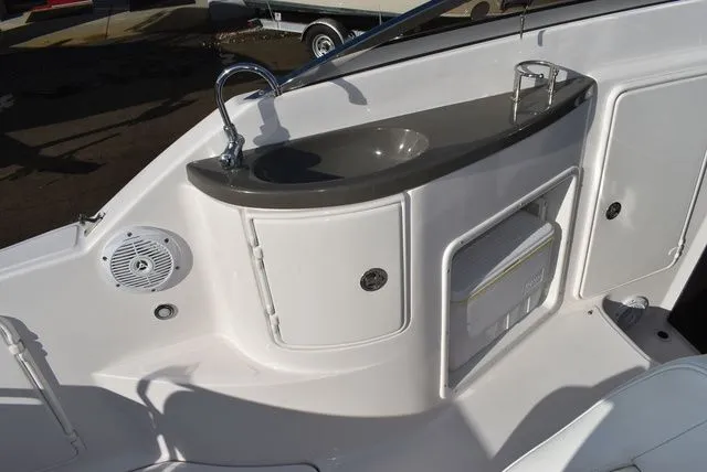 Slide: The Image of Regal 2655 Commodore Express 2010 - 32