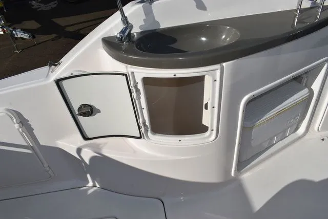 Slide: The Image of Regal 2655 Commodore Express 2010 - 33