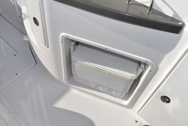 Slide: The Image of Regal 2655 Commodore Express 2010 - 34