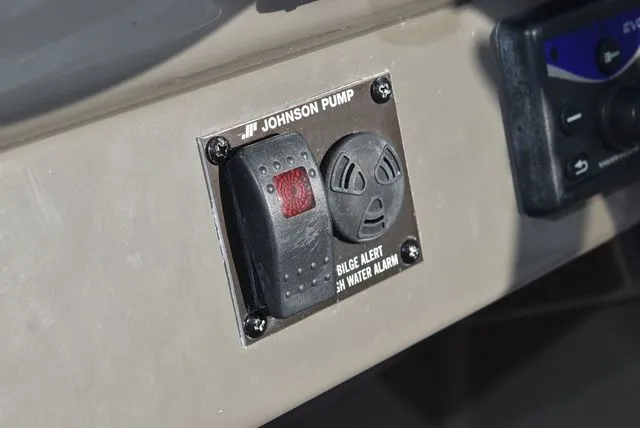 Slide: The Image of Regal 2655 Commodore Express 2010 - 55