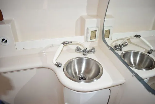 Slide: The Image of Regal 2655 Commodore Express 2010 - 81