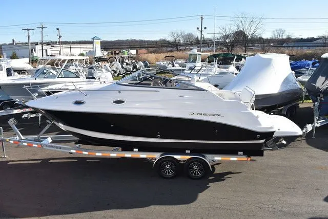 Slide: The Image of Regal 2655 Commodore Express 2010 - 9